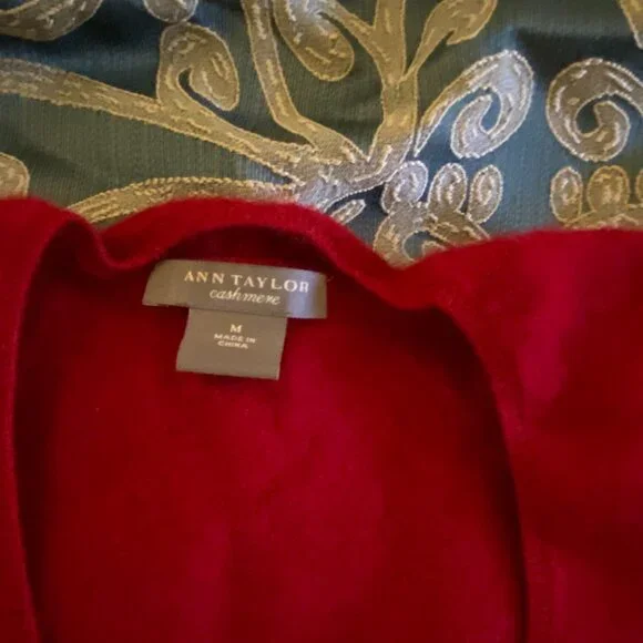 Ann Taylor cashmere sweater v-neck M - Picture 4 of 9